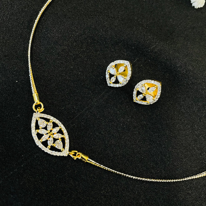 Aabhaani Pendant
