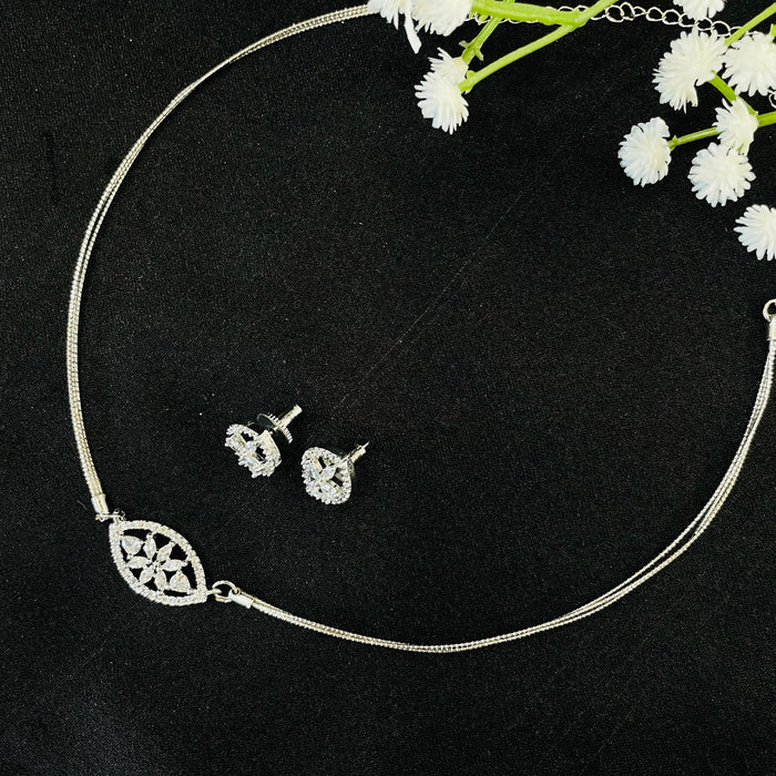 Aabhaani Pendant