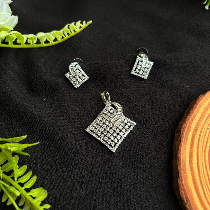 Aakriti Pendant Set