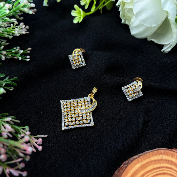 Aakriti Pendant Set