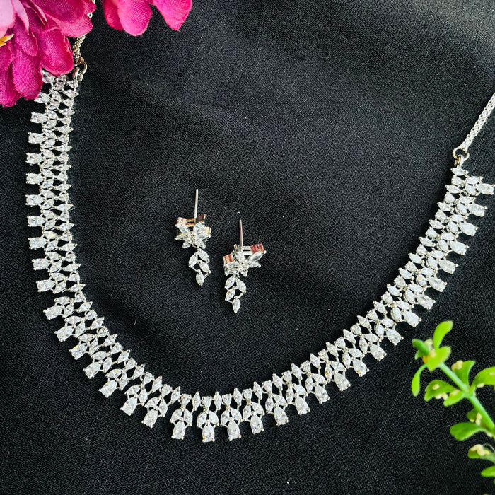 Ad aria neckpiece