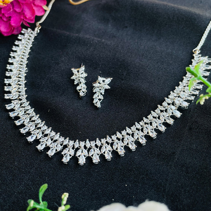Ad aria neckpiece