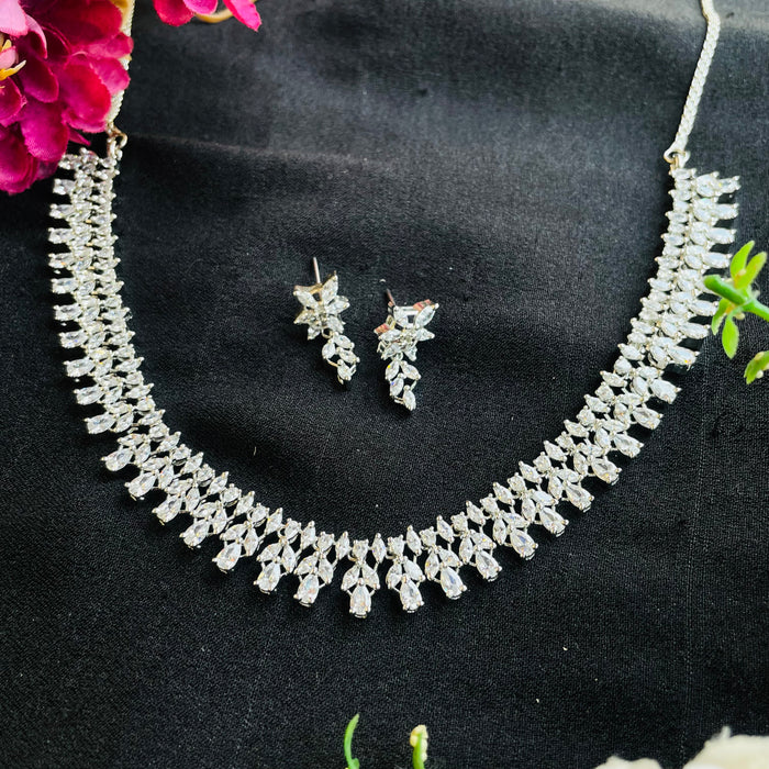Ad aria neckpiece