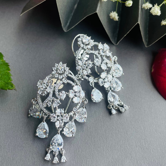 Ad Avika earrings