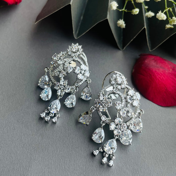 Ad Avika earrings