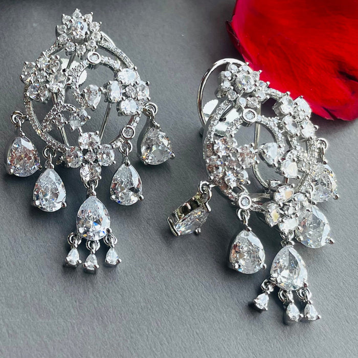 Ad Avika earrings