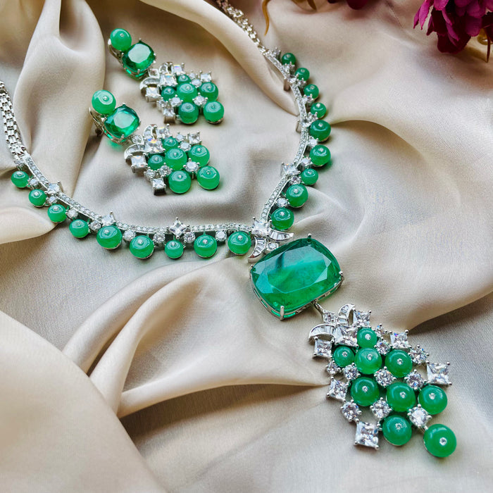 Ad Bella neckpiece
