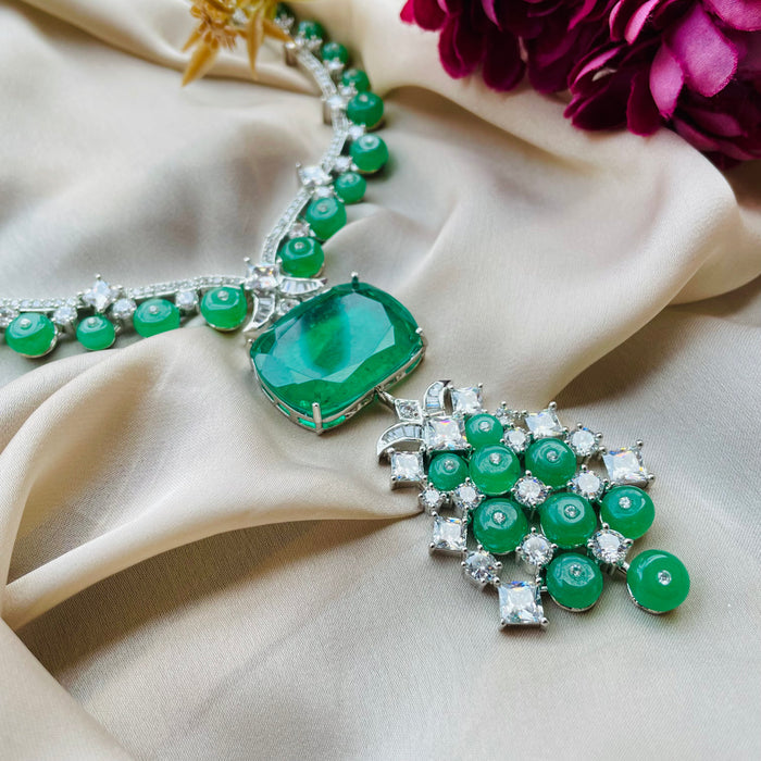 Ad Bella neckpiece