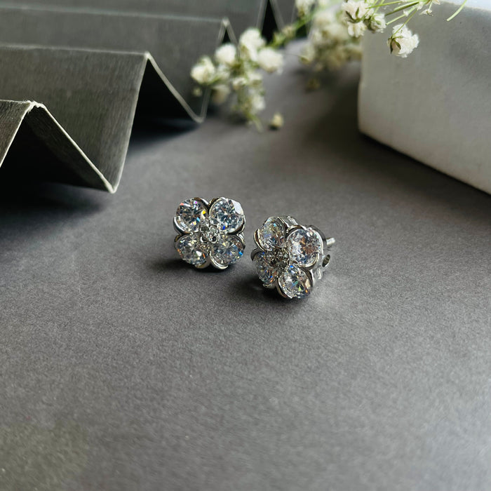 Ad Julia studs