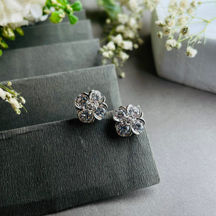 Ad Julia studs