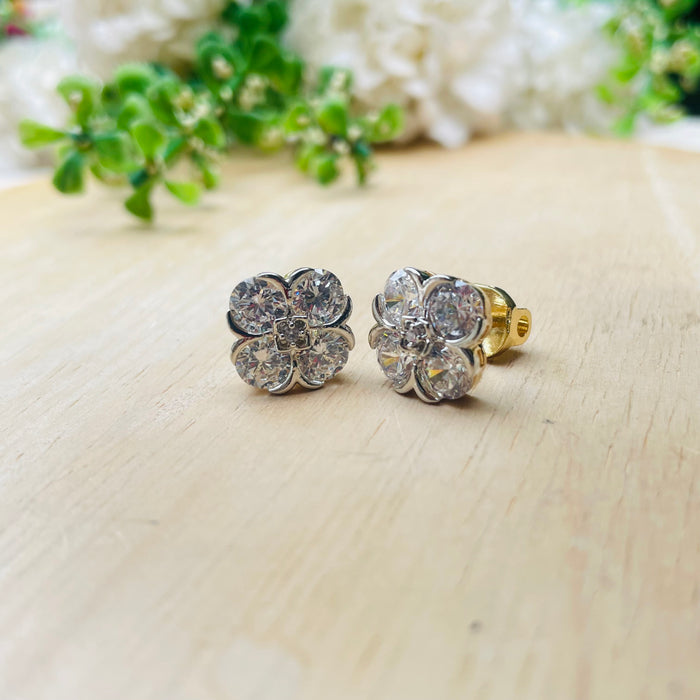 Ad Julia studs