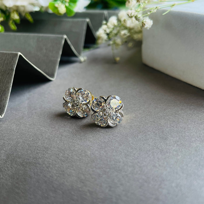 Ad Julia studs
