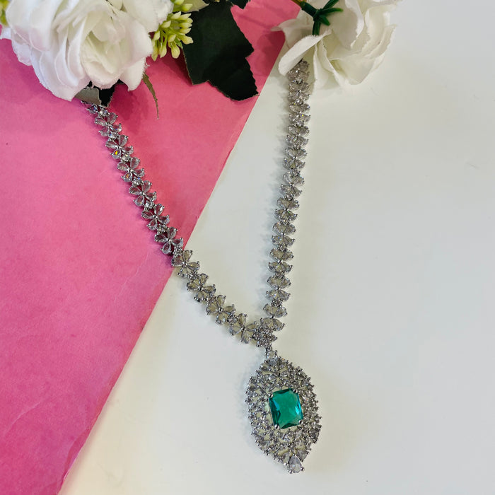 Ad Kritika Neckpiece