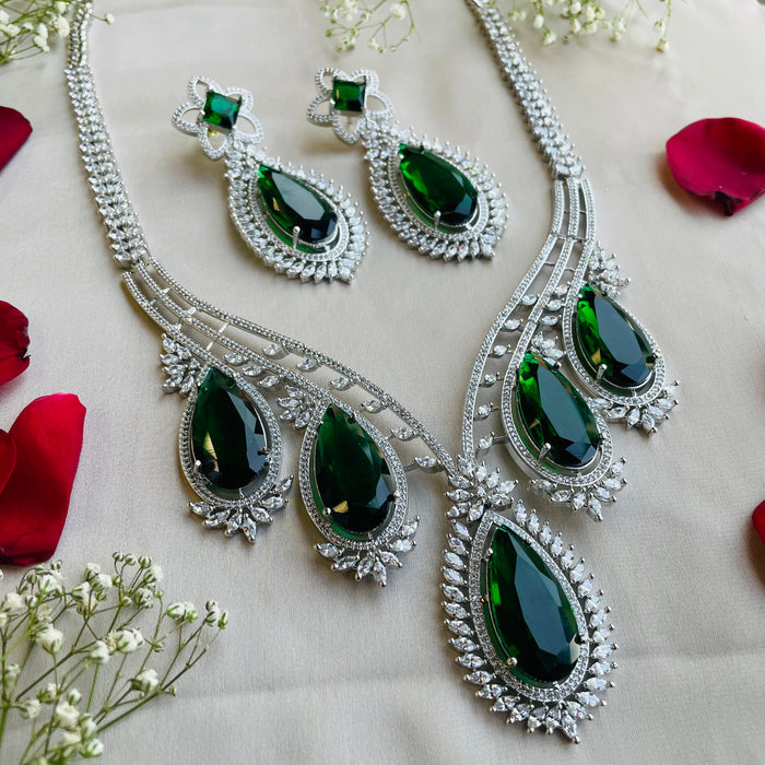 Ad Manvi neckpiece