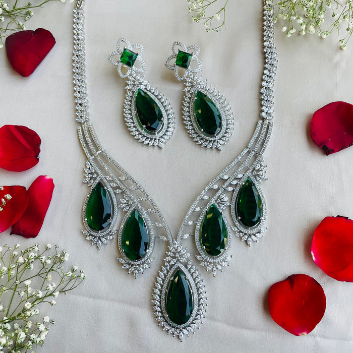 Ad Manvi neckpiece