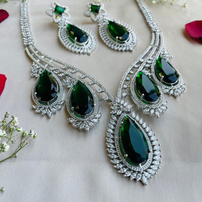 Ad Manvi neckpiece