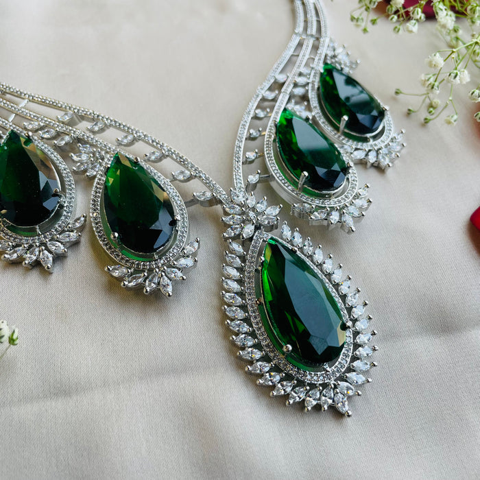 Ad Manvi neckpiece