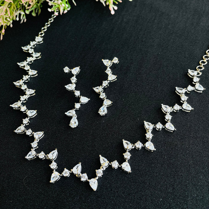 Ad Mariah Neckpiece