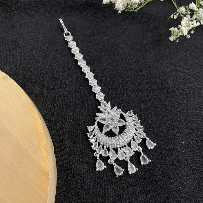 Ad Navya earrings with tikka set