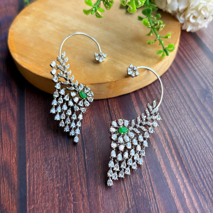 Ad Nyra Ear Cuff