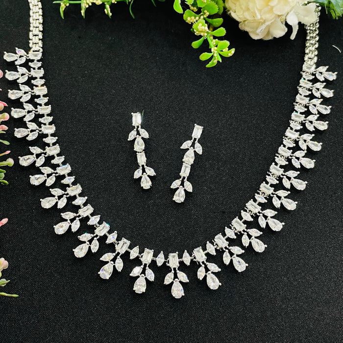 Ad Olivia Neckpiece