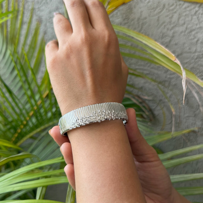 AD Samaira Openable Bracelet