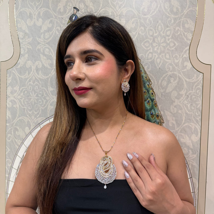 AD Shanayaa Pendant Set