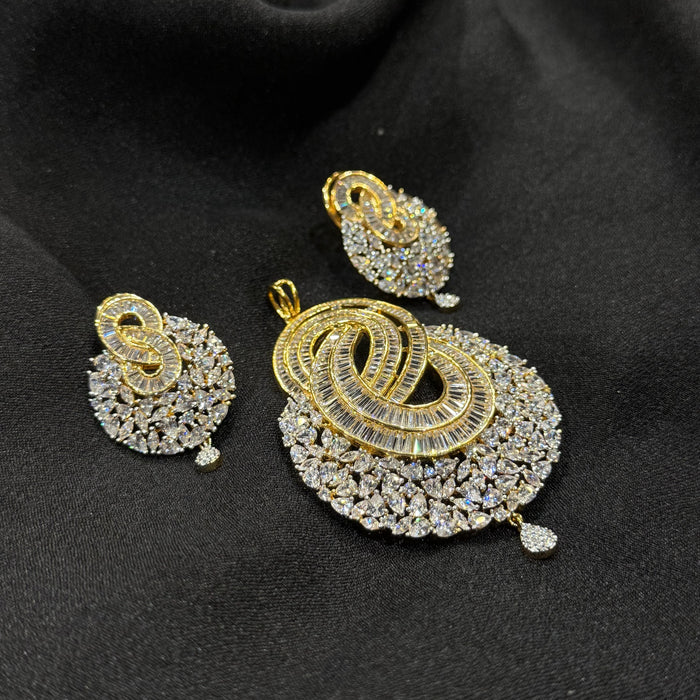 AD Shanayaa Pendant Set
