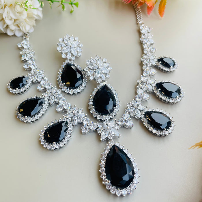 Ad Vihana neckpiece