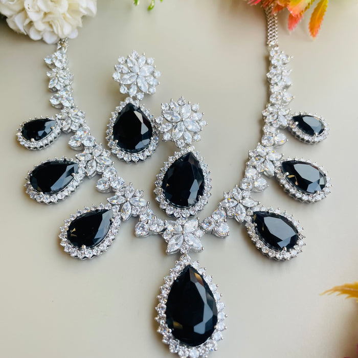 Ad Vihana neckpiece