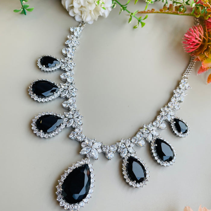 Ad Vihana neckpiece