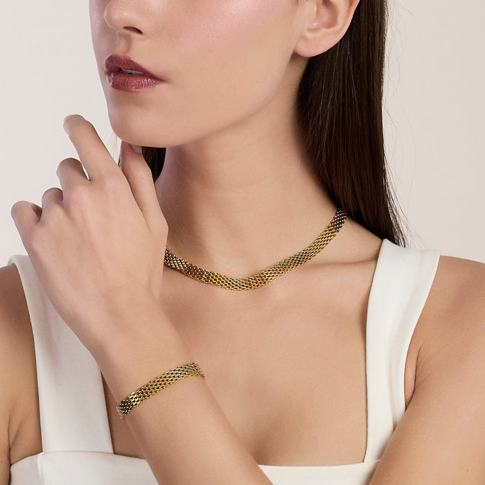 Girocollo regolabile dorato con catena mesh