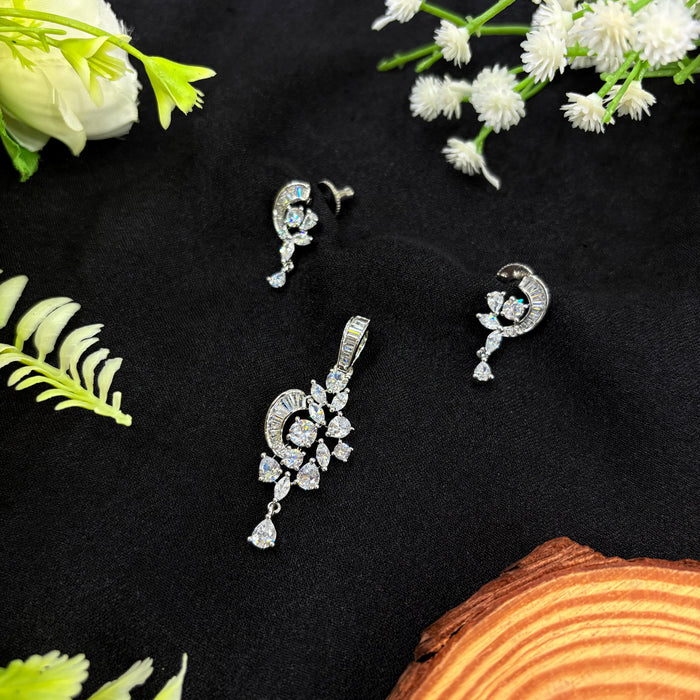 Arunima Pendant Set