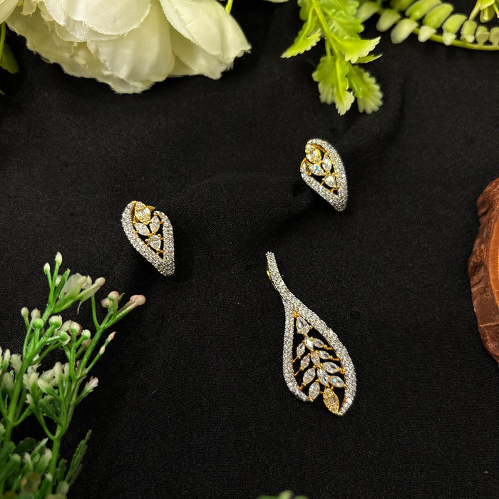 Avelia leaf Pendant Set