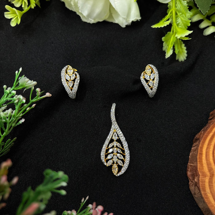 Avelia leaf Pendant Set