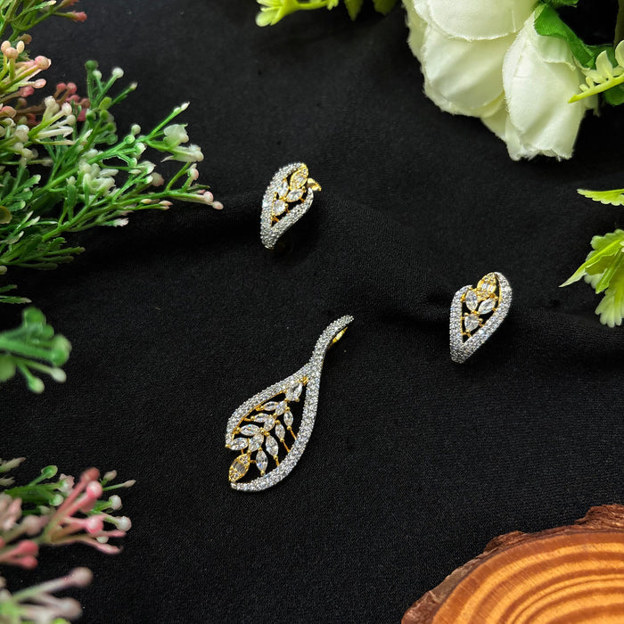 Avelia leaf Pendant Set
