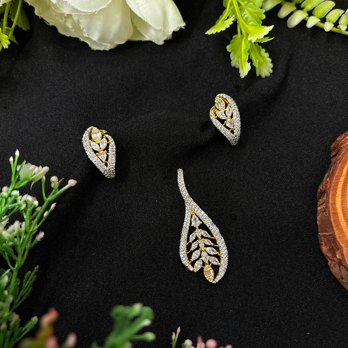 Avelia leaf Pendant Set