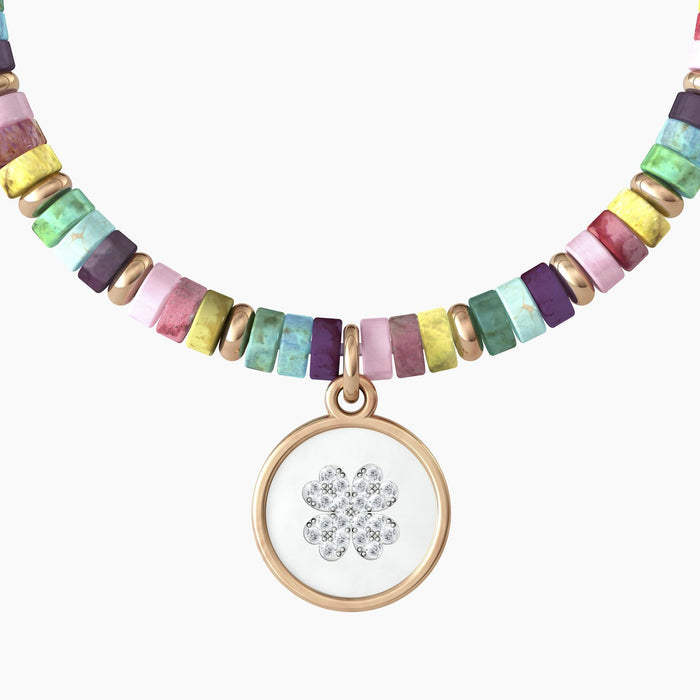 Bracciale portafortuna con pietre e ciondolo quadrifoglio