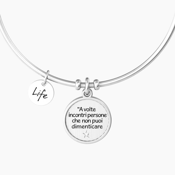 Bracciale rigido con ciondolo per amici