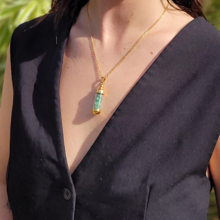 Dreamy, unique, and filled with a little touch of magic, the Crystal Wish Necklace is made for someone who loves meaningful jewelry with a playful gemstone-inspired look. Featuring a slim transparent capsule filled with colorful crystal-style gravel, this necklace adds a delicate pop of color while keeping the overall design clean, modern, and easy to wear.
