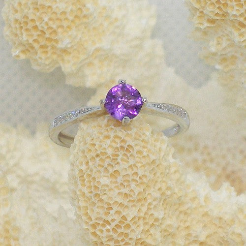 Dainty Amethyst Solitaire