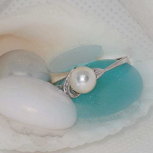 Dainty Pearl Ring