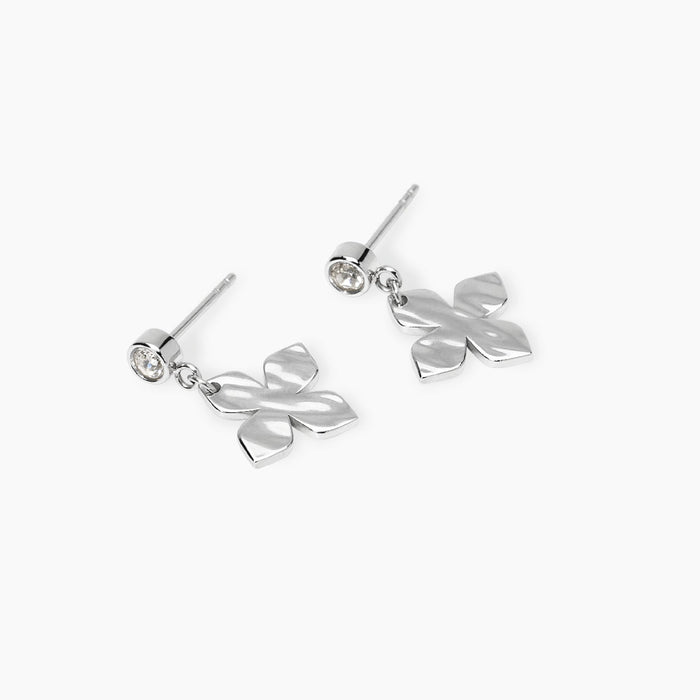 Orecchini con pendente fiore in acciaio martellato