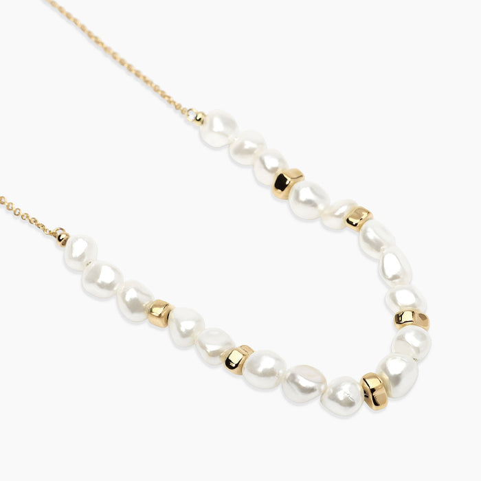 Girocollo dorato con perle conchiglia