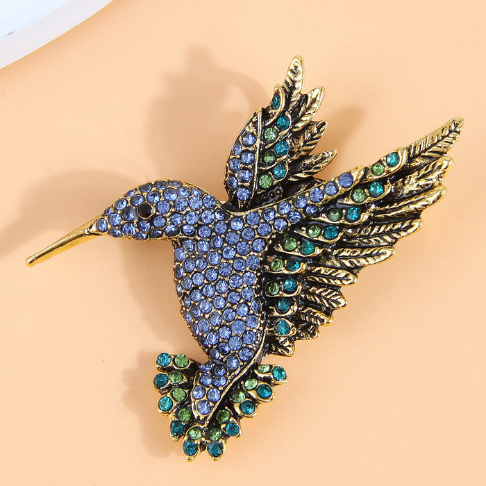 Delicate, sparkling, and full of charm, the Hummingbird Brooch is a graceful accessory designed to add a beautiful touch to any outfit. Featuring a little bird inspired silhouette with shimmering rhinestone detailing, this brooch brings a light, elegant feel that stands out without being too heavy. Its refined sparkle and simple design make it perfect for both everyday styling and special occasions.