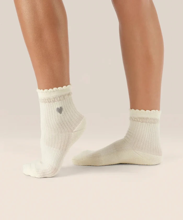 [MoveActive] Crew Non Slip Grip Socks - Heart Ruffle Oat