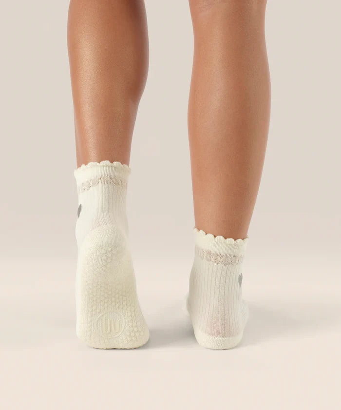 [MoveActive] Crew Non Slip Grip Socks - Heart Ruffle Oat