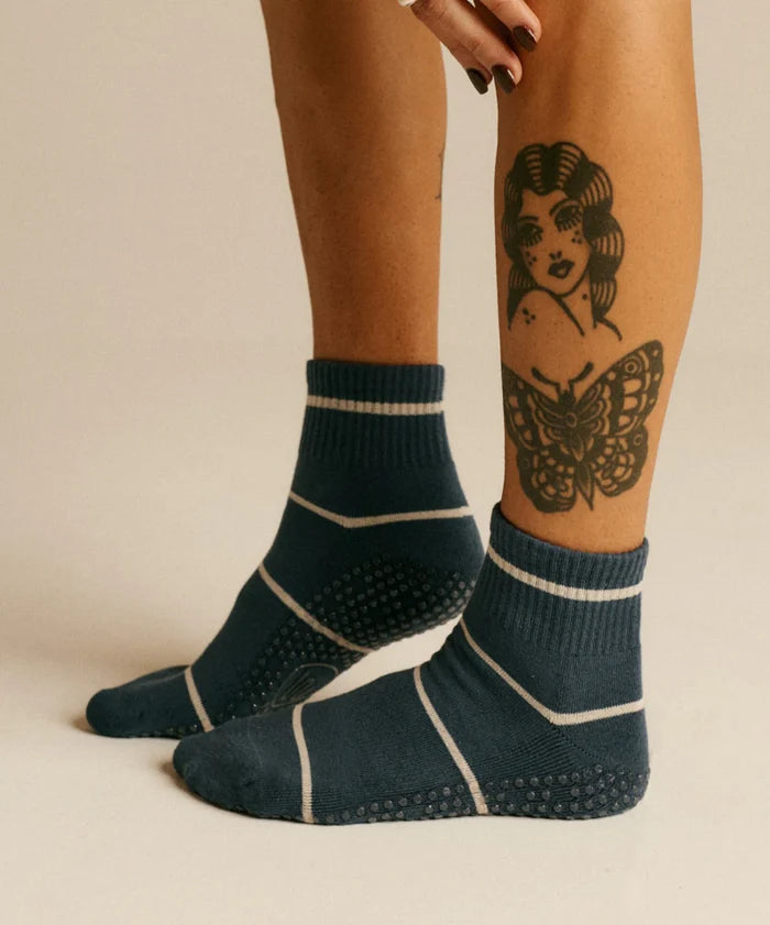[MoveActive] Quarter Crew Non Slip Grip Socks - Baseline Navy