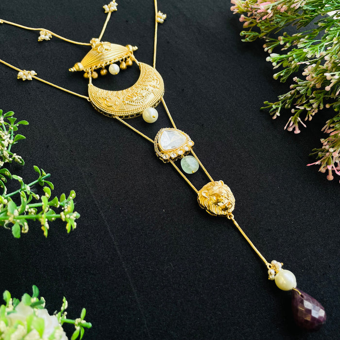 Nayaab Aditi Neckpiece