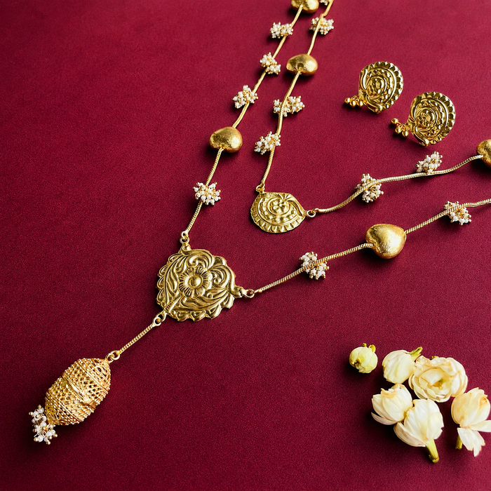 Nayaab Akshra neckpiece